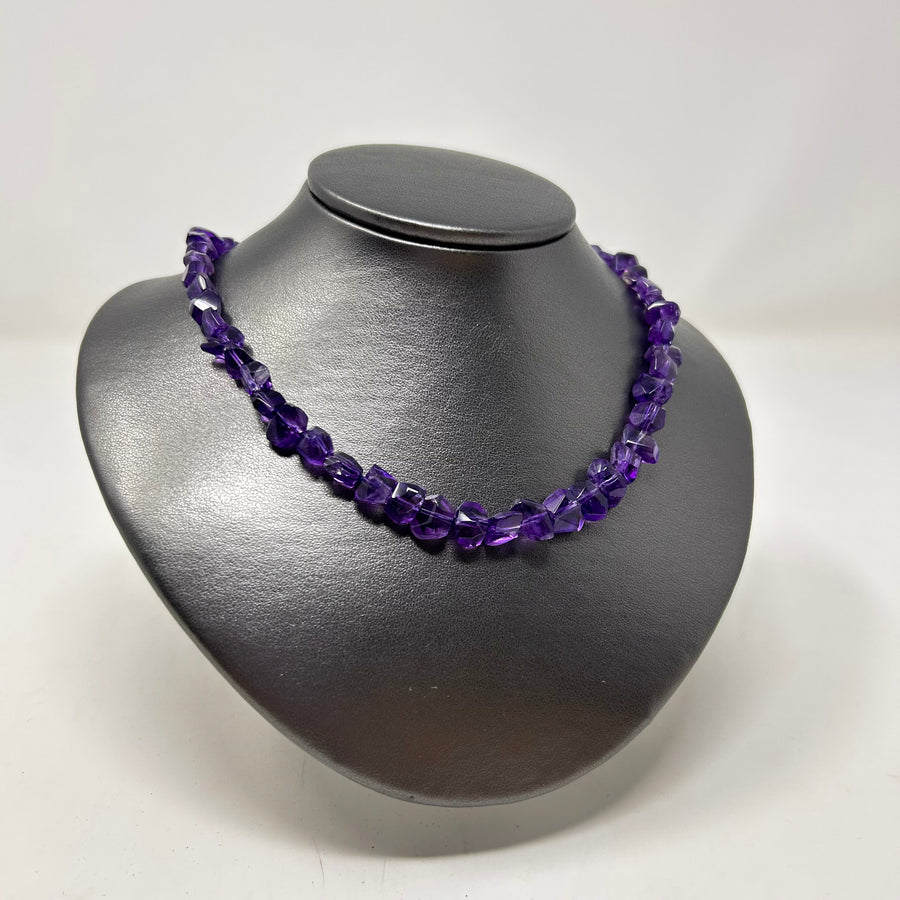 COLLAR AMATISTA