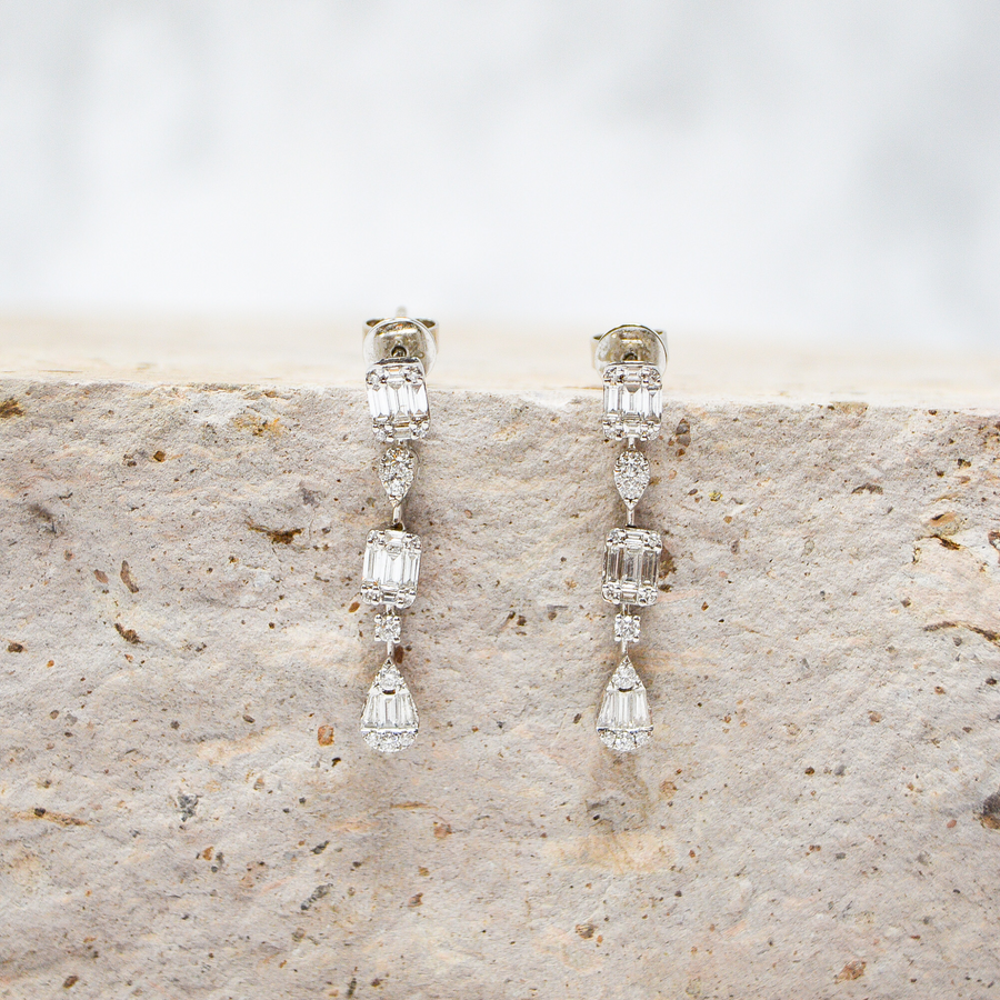 ARETES LARGOS DIAMANTES ORO BLANCO