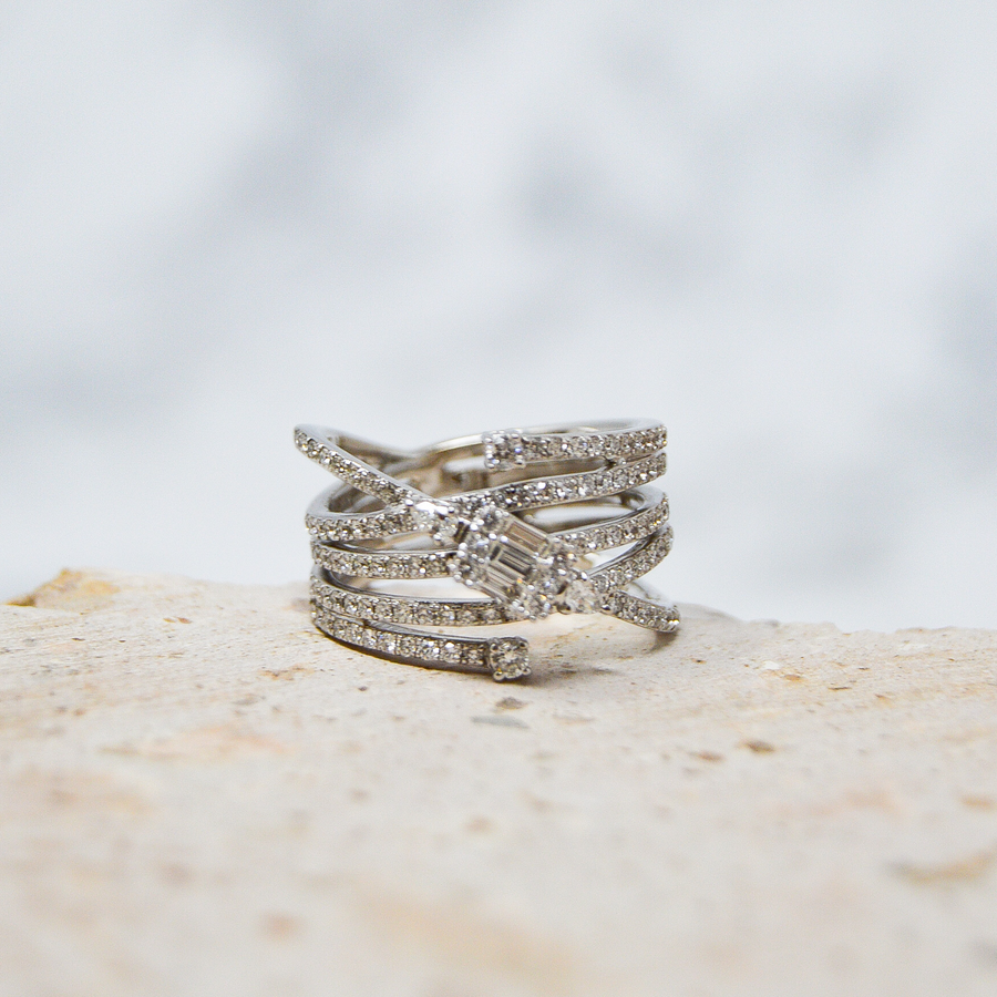 ANILLO CON BAGUETTES Y BRILLANTES