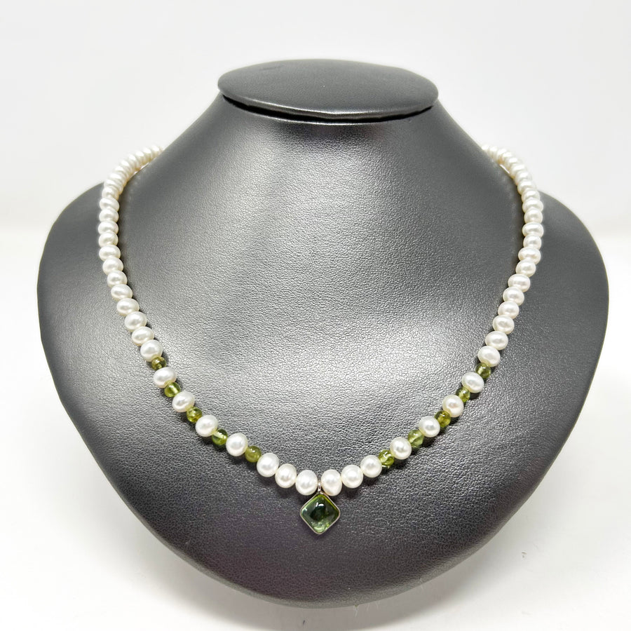 COLLAR PERLA DIJE PERIDOTO